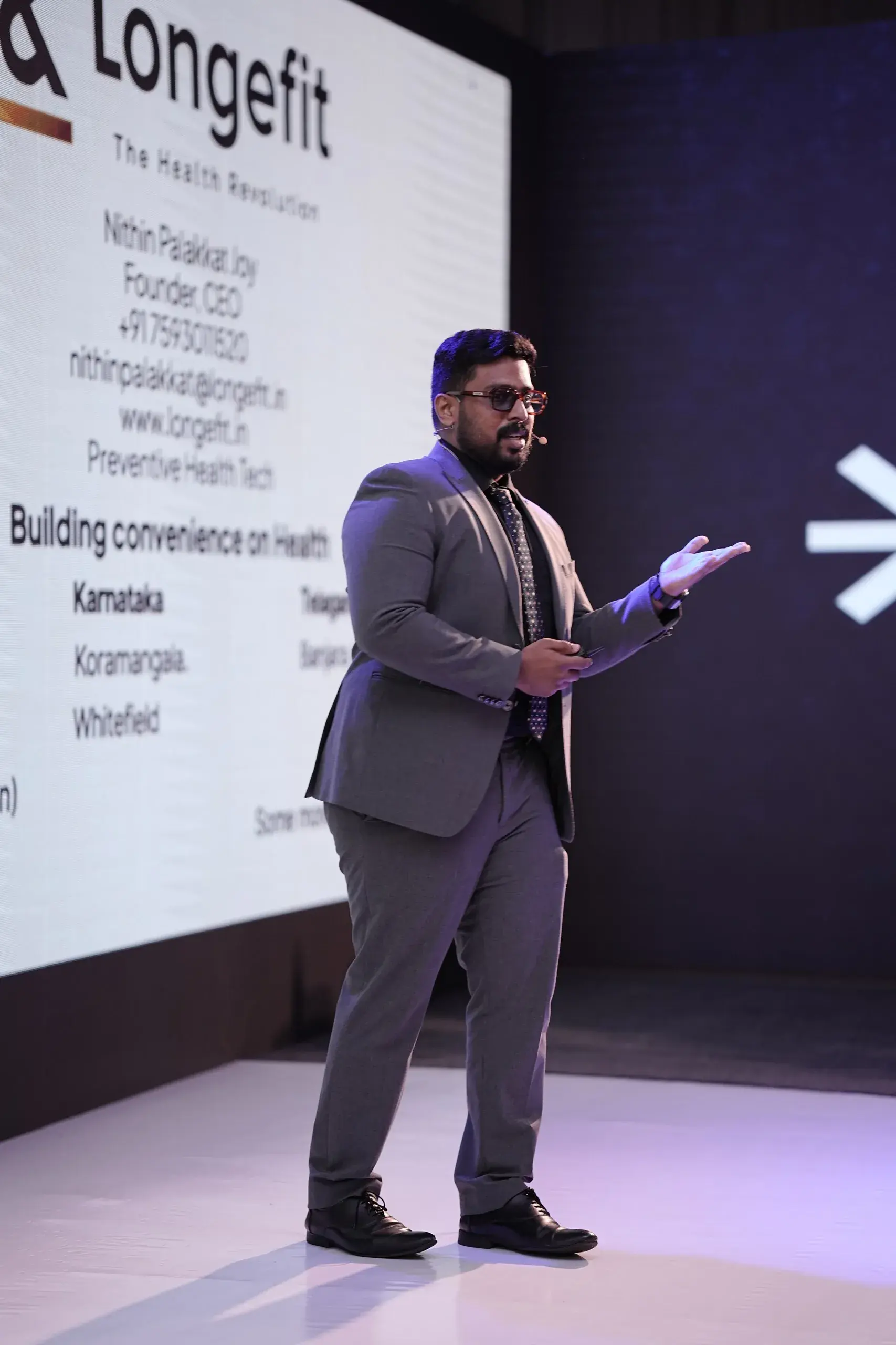 A founder pitching at a Pitch Studio edition